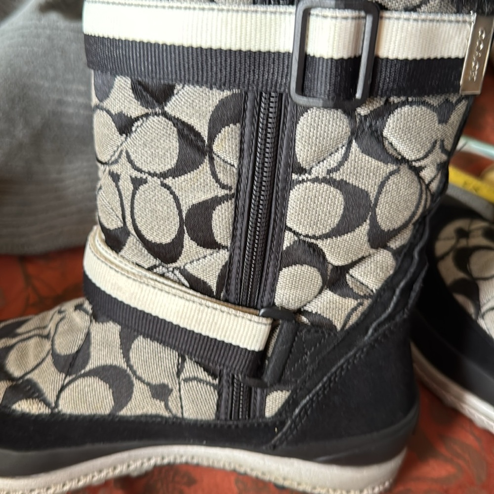 Coach Women's Black and Cream Patterned Boots Size 6.5 Price is Firm Like New - Picture 12 of 17